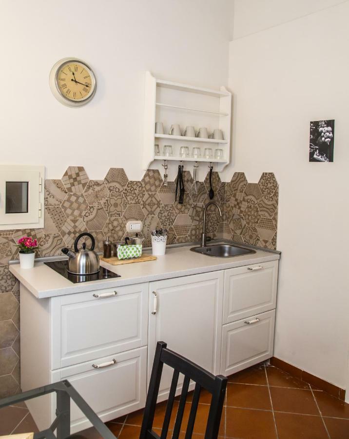 Domus Donnaregina Apartments เนเปิลส์ ภายนอก รูปภาพ