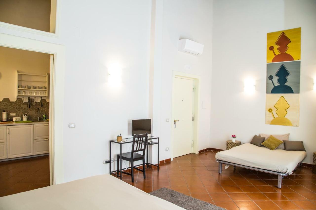 Domus Donnaregina Apartments เนเปิลส์ ภายนอก รูปภาพ